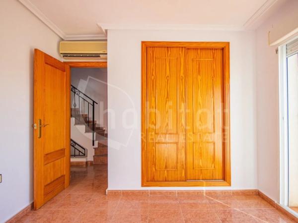 Chalet adosado en calle Amapola, 6