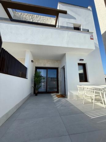 Chalet pareado en calle Granado