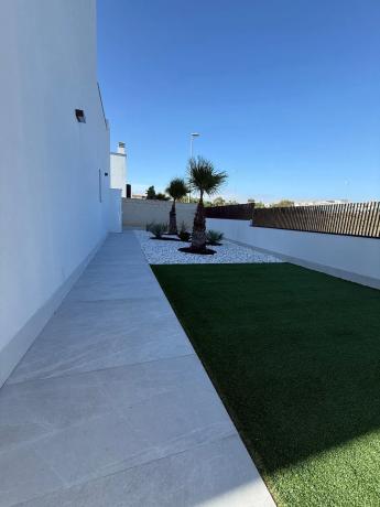 Chalet pareado en calle Granado