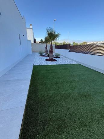 Chalet pareado en calle Granado