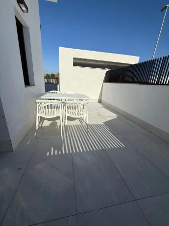 Chalet pareado en calle Granado