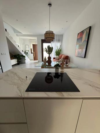 Chalet pareado en calle Granado