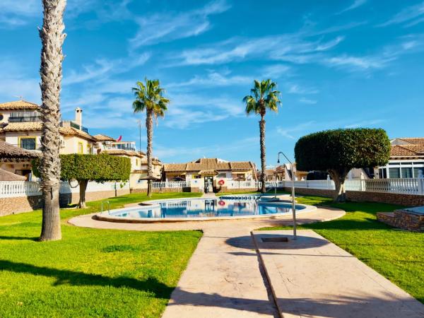 Chalet pareado en calle Cuarzo