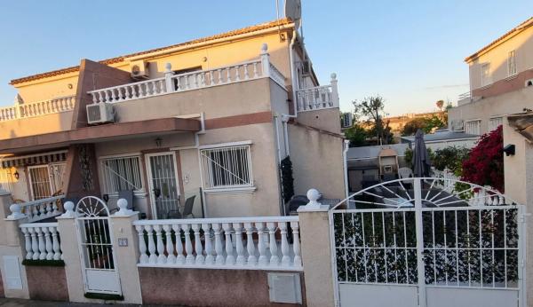 Chalet pareado en calle Yeso, 14