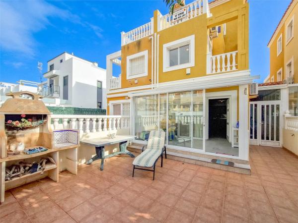 Chalet adosado en calle Lapislázuli