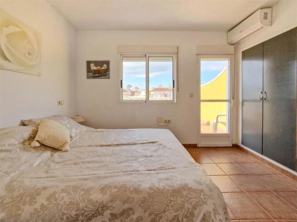 Chalet adosado en calle Lapislázuli