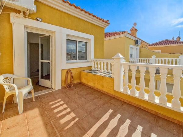 Chalet adosado en calle Lapislázuli