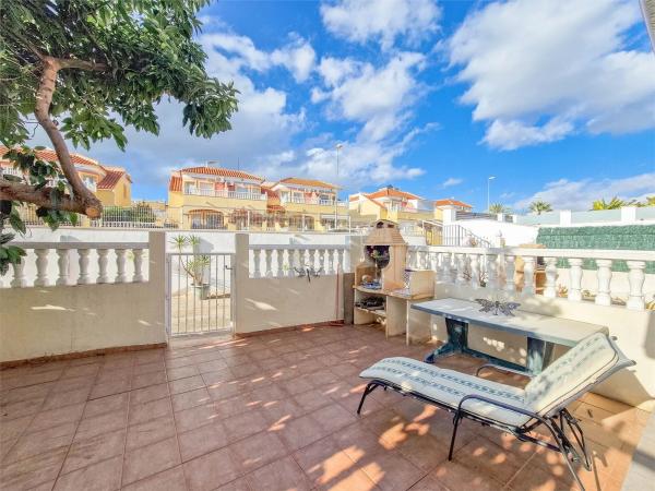 Chalet adosado en calle Lapislázuli