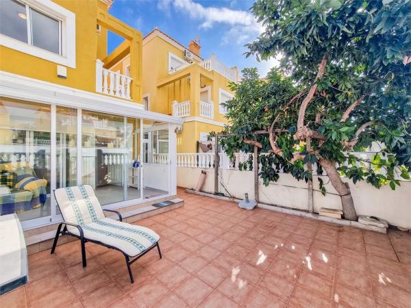 Chalet adosado en calle Lapislázuli