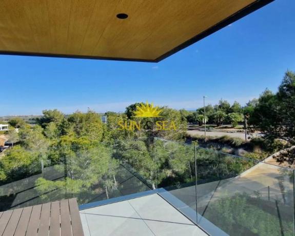 Ático en Barrio Las Colinas Golf