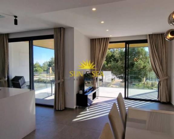 Ático en Barrio Las Colinas Golf