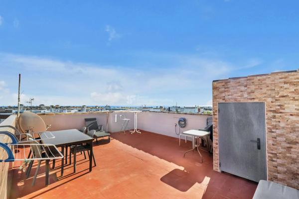 Piso en calle Sirius, 252