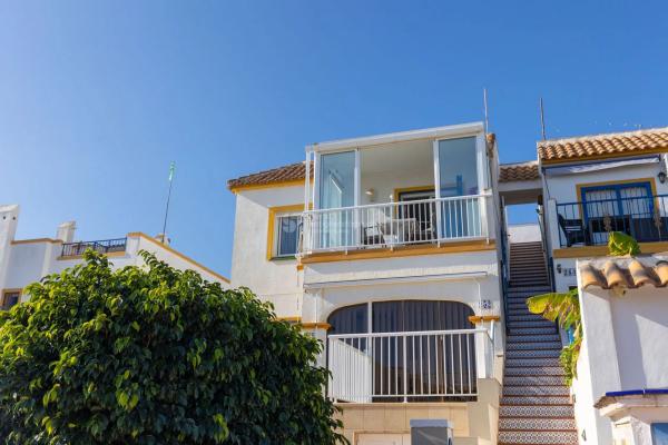 Piso en calle Sirius, 252