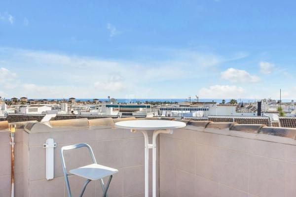 Piso en calle Sirius, 252