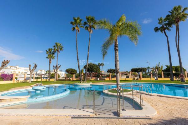 Piso en calle Sirius, 252