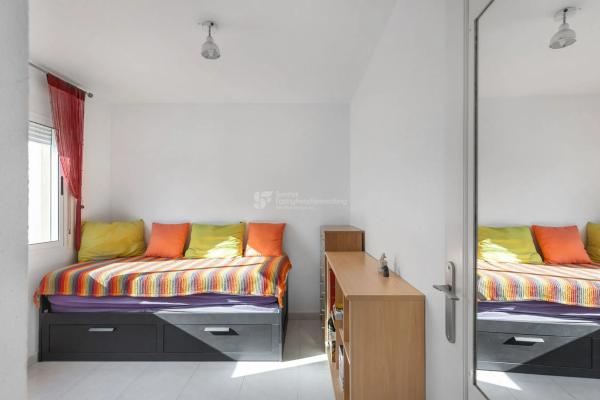 Piso en calle Sirius, 252