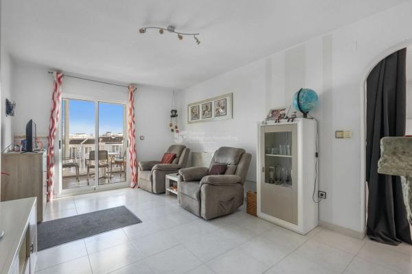 Piso en calle Sirius, 252