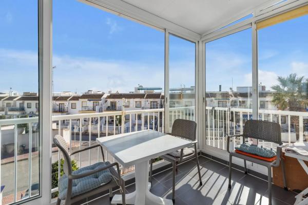 Piso en calle Sirius, 252