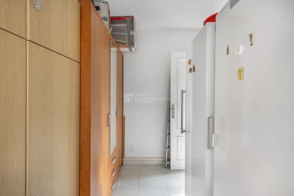 Piso en calle Sirius, 252