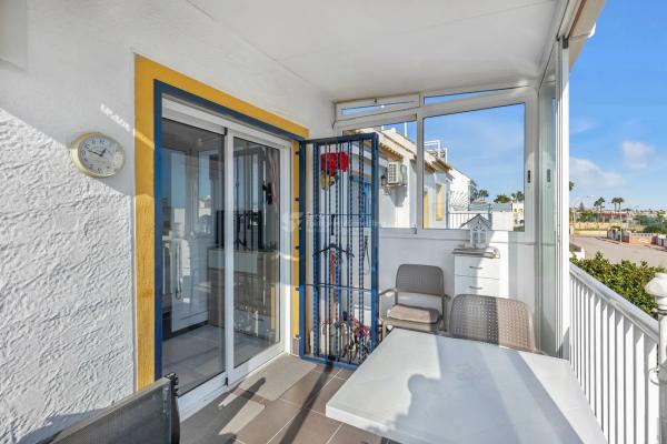 Piso en calle Sirius, 252