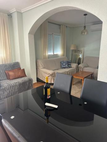 Casa independiente en calle Luis Gordillo, 13