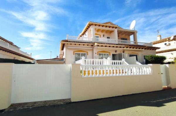 Casa independiente en calle Luis Gordillo, 13