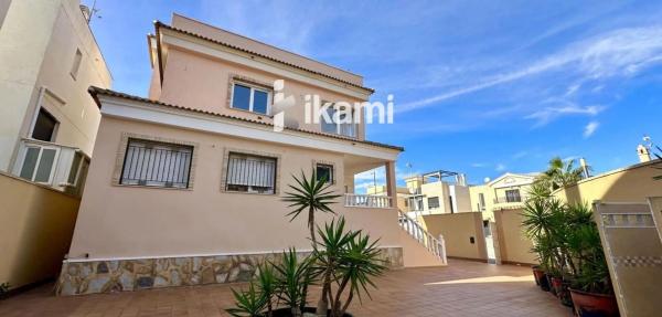 Casa independiente en Urbanizacion p Principe Cl 1