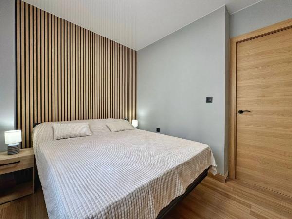 Chalet adosado en calle Pico Lobo