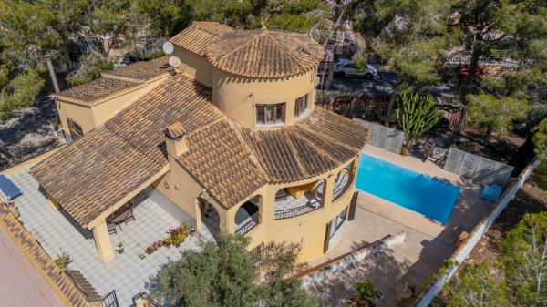 Casa independiente en calle los Pirineos