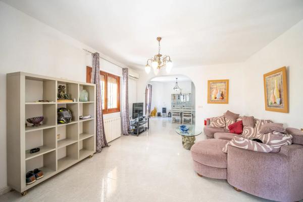 Casa independiente en calle los Pirineos