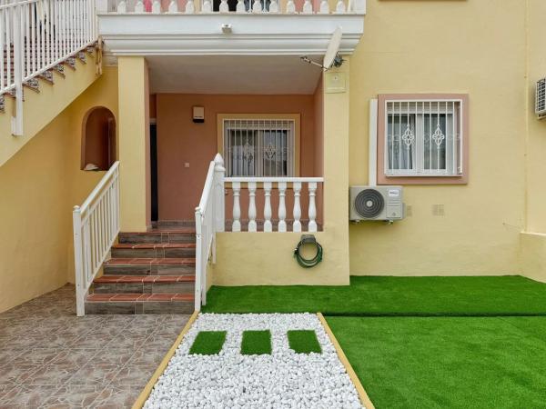 Chalet adosado en calle Pico Lobo