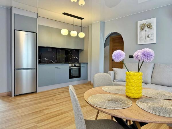 Chalet adosado en calle Pico Lobo