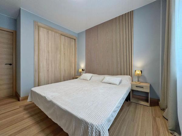 Chalet adosado en calle Pico Lobo