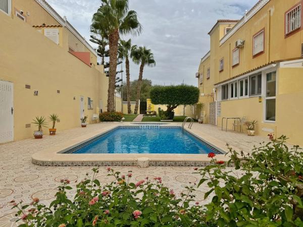 Chalet adosado en calle Pico Lobo