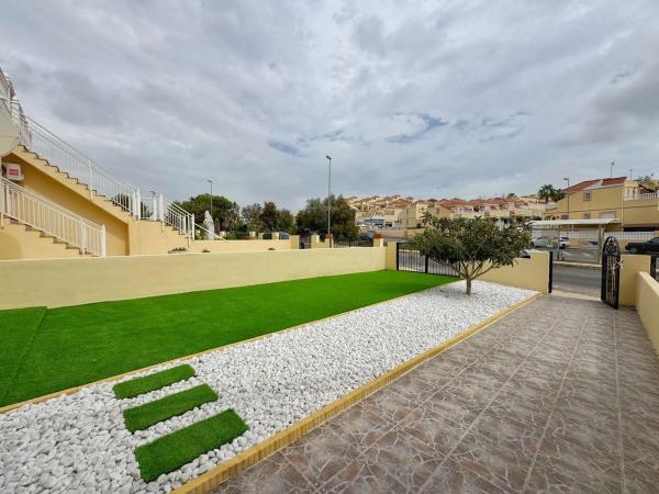 Chalet adosado en calle Pico Lobo
