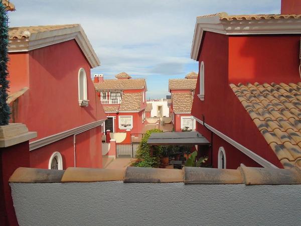 Chalet pareado en calle Ebro