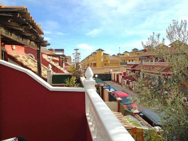 Chalet pareado en calle Ebro