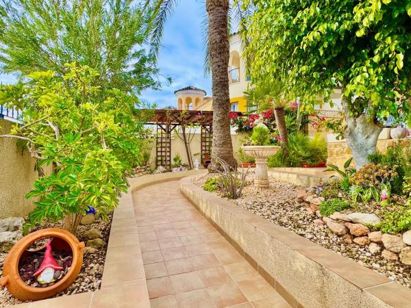 Casa independiente en calle Azalea, 7