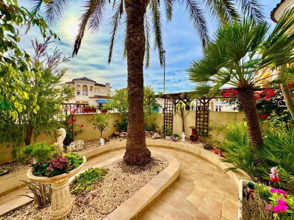 Casa independiente en calle Azalea, 7