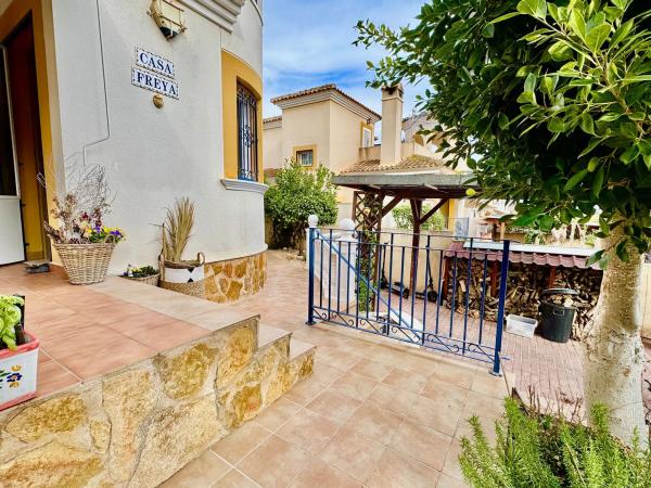 Casa independiente en calle Azalea, 7