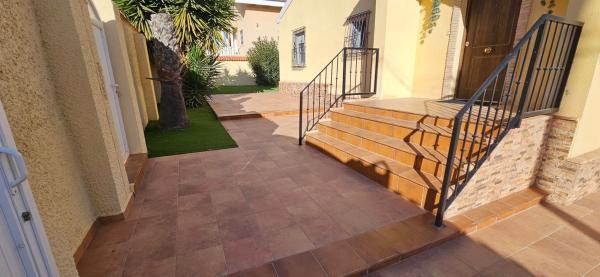 Casa independiente en calle Magnolio