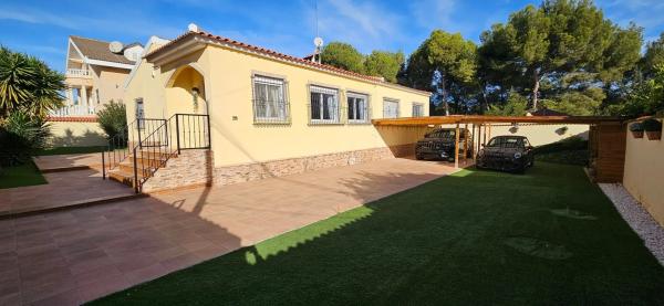 Casa independiente en calle Magnolio