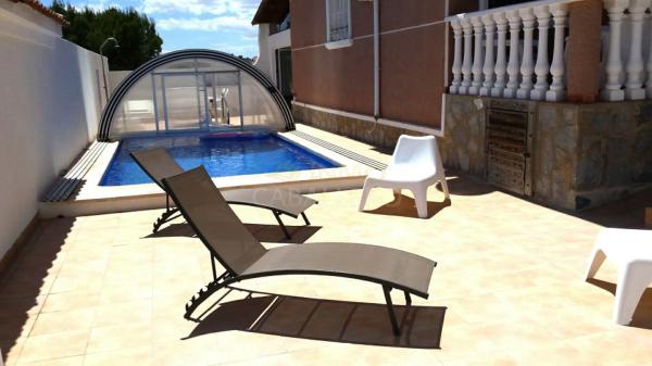 Chalet adosado en calle Abedul