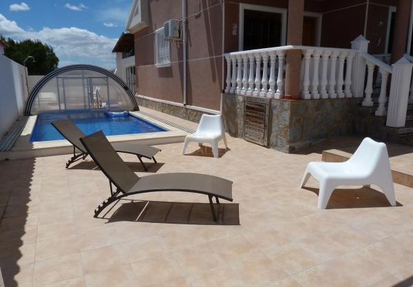 Chalet adosado en calle Abedul