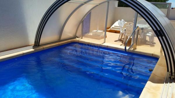 Chalet adosado en calle Abedul