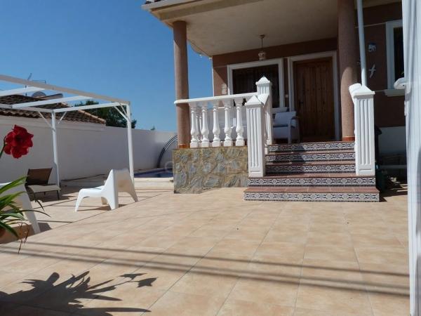 Chalet adosado en calle Abedul