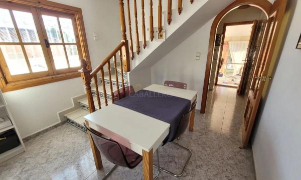 Chalet adosado en calle Abedul