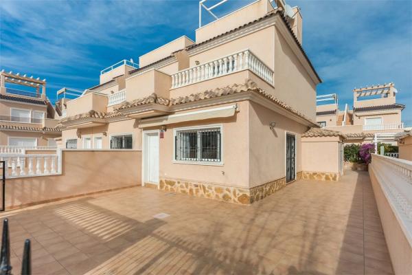 Chalet adosado en calle Virgen de la Asunción