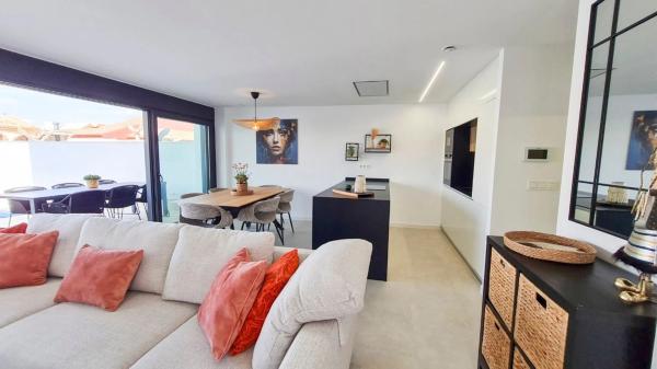 Casa independiente en calle Diego Borrego s/n