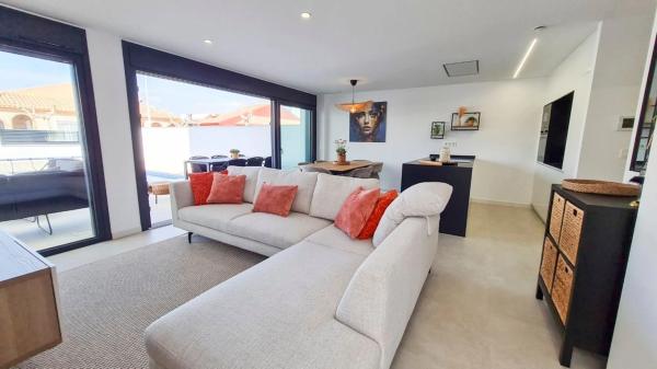 Casa independiente en calle Diego Borrego s/n